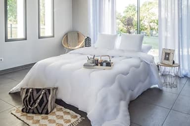 Blanrêve - Couette très Chaude Anti Acariens - Maxi Confort et gonflante - Pour lit de 2 personnes - Fabriqué en France - Blanc - 260x240 cm