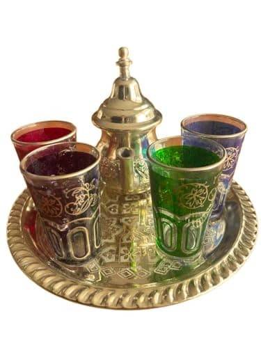 Théière Marocaine Artisanale 350ml avec Plateau Gravé en laiton doré et 4 Verres à Thé – Élégance Authentique de Fès