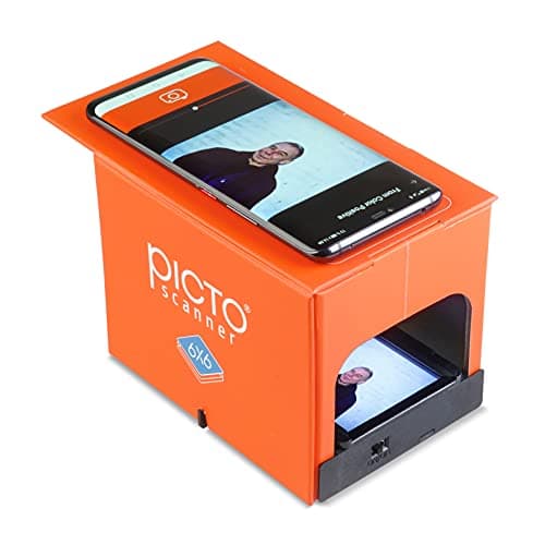 PictoScanner 6 x 6 - C'est un scanner pour films 6 x 6. Scannez et enregistrez vos négatifs ou diapositives 6x6 avec votre smartphone. Le scanner est fabriqué en carton respectueux de l'environnement.