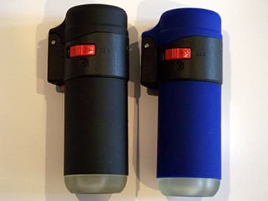 Lot de 2 briquets coupe-vent caoutchoutés à jet de flamme Zenga ZL1 - Haute température 1 000-1 300°C - Noir et Bleu
