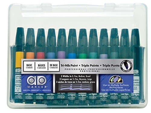 Chartpak AD marqueurs, Tri-nib, 25 assortis Couleurs du directeur artistique en Dessus de table Cube, 1 chaque (K) Malette de transport en plastique 12 Assorted Basic Colors multicolore