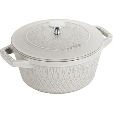 staub Twister Cocotte 24 cm Blanc 3,8 l Fonte Matériau Noir mat Intérieur émaillé Couvercle avec structure anti-pluie Compatible avec tous types de plaques de cuisson avec induction Passe au four